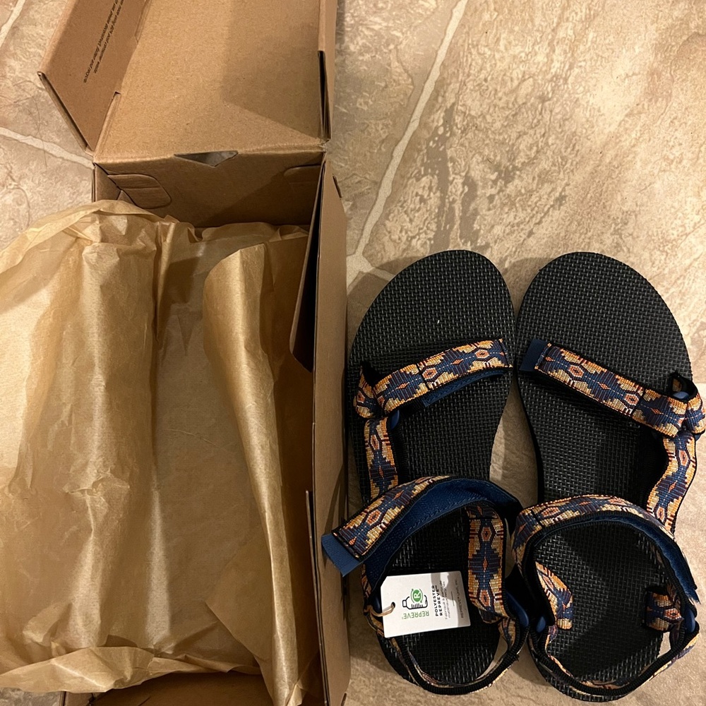 NWT Teva Sandals size 8